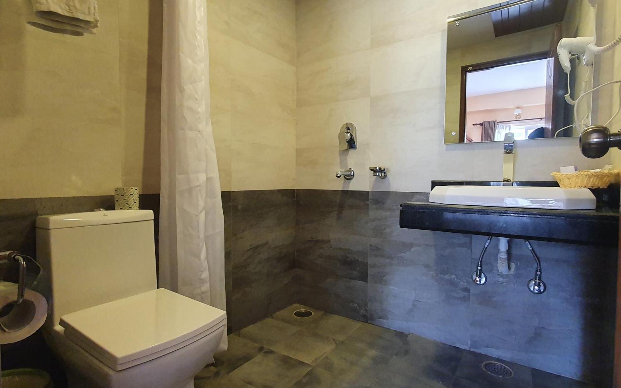 Hotel Lake Shore Pokhara Room photo