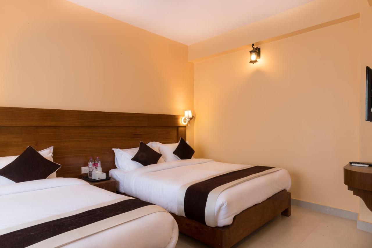 Hotel Lake Shore Pokhara Exterior photo