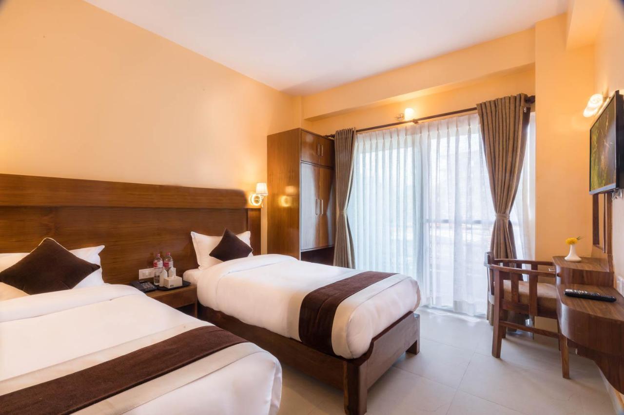 Hotel Lake Shore Pokhara Exterior photo