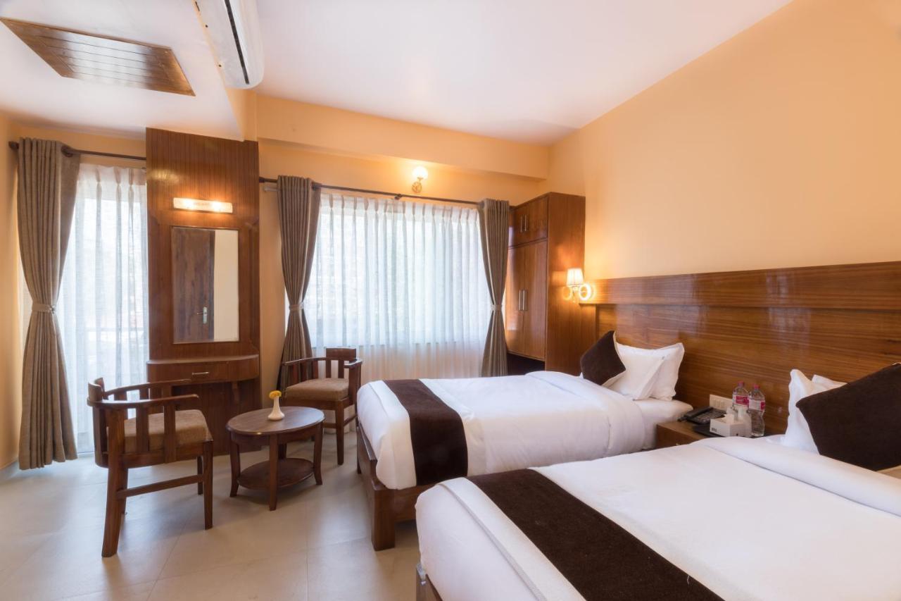 Hotel Lake Shore Pokhara Exterior photo