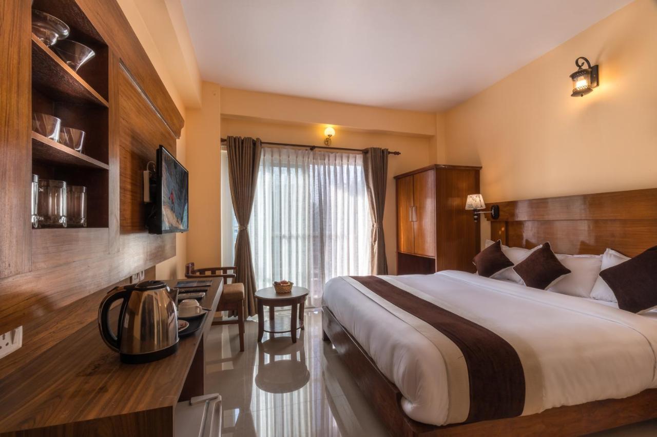 Hotel Lake Shore Pokhara Exterior photo