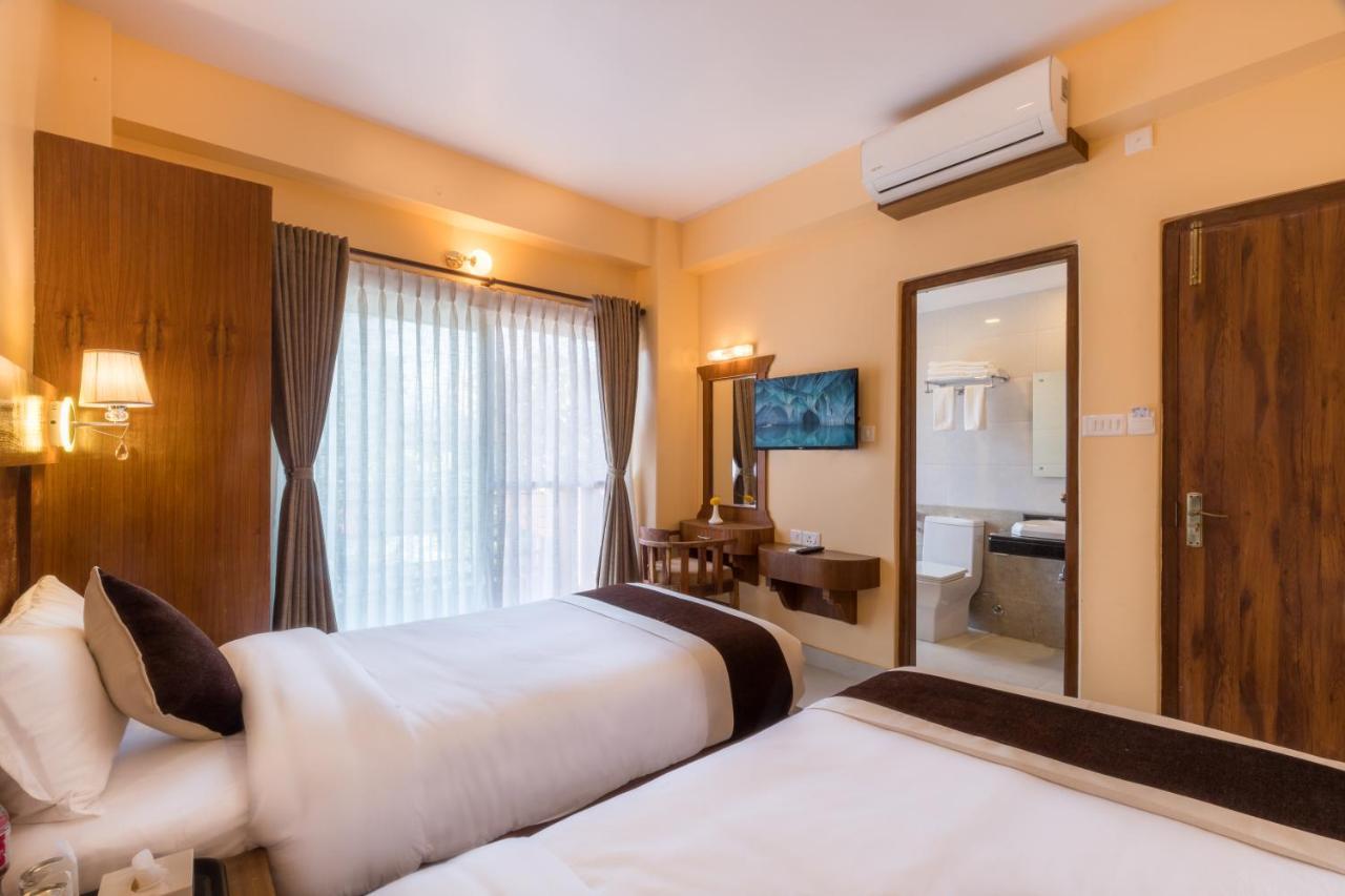 Hotel Lake Shore Pokhara Exterior photo