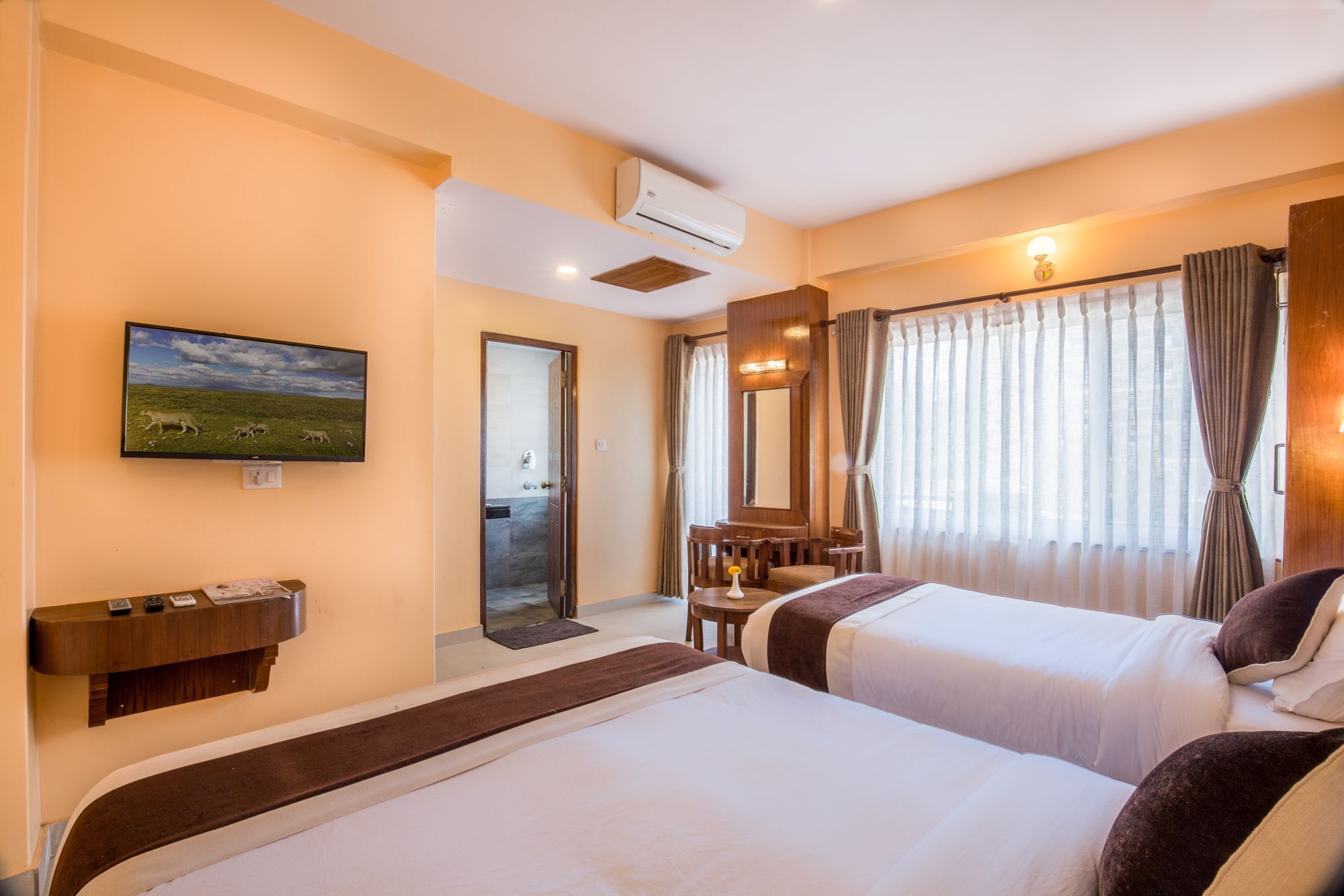 Hotel Lake Shore Pokhara Exterior photo